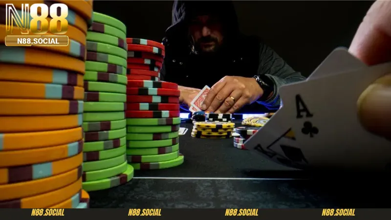 Khi bạn gặp đối thủ mạnh thì rủi ro Triple Barrel poker là gì?