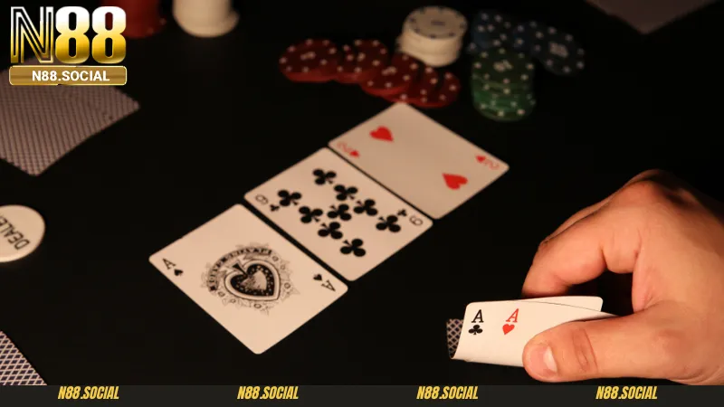 Khi nào áp dụng bluff trong poker là gì